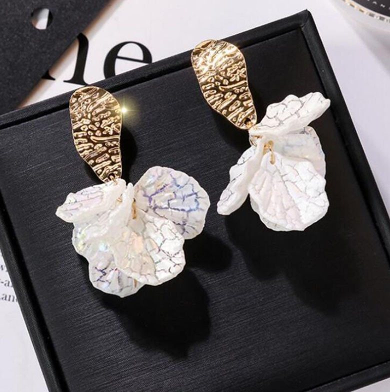Premium 925 Silver Needle Petal Design Sense Niche Shell Crack Personality Stud Women's Drop Earrings_voghion.com