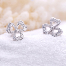 三叶草耳钉女微镶钻花朵简约镂空花瓣爱心形耳饰轻奢气质韩版配饰