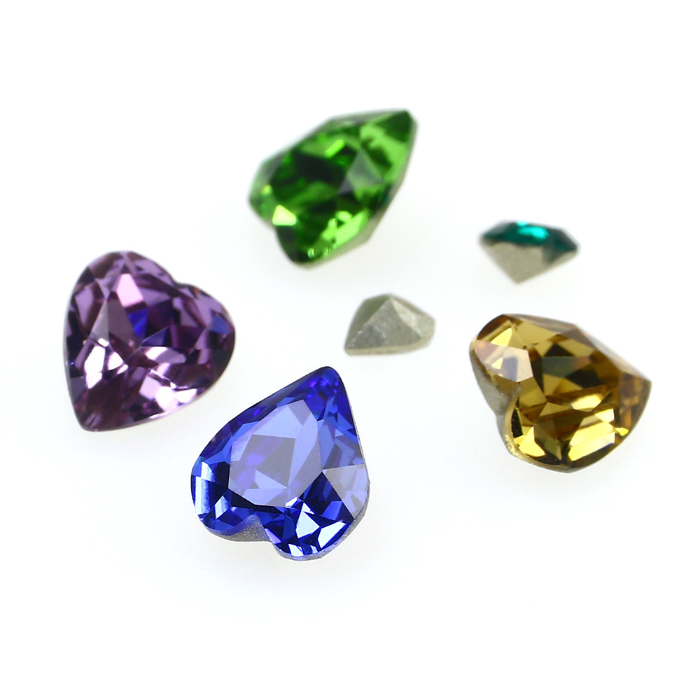 Dongzhou Crystal 6.5MM diamante de vidrio de fondo puntiagudo en forma de corazón de melocotón diamante de forma especial con fondo chapado en plata real