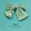 Green hairpin