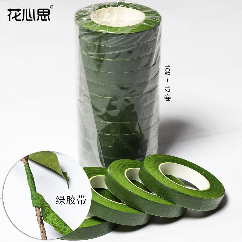 花屋の材料の花の花束を包装して手作りのdiyバラの花を刺します。