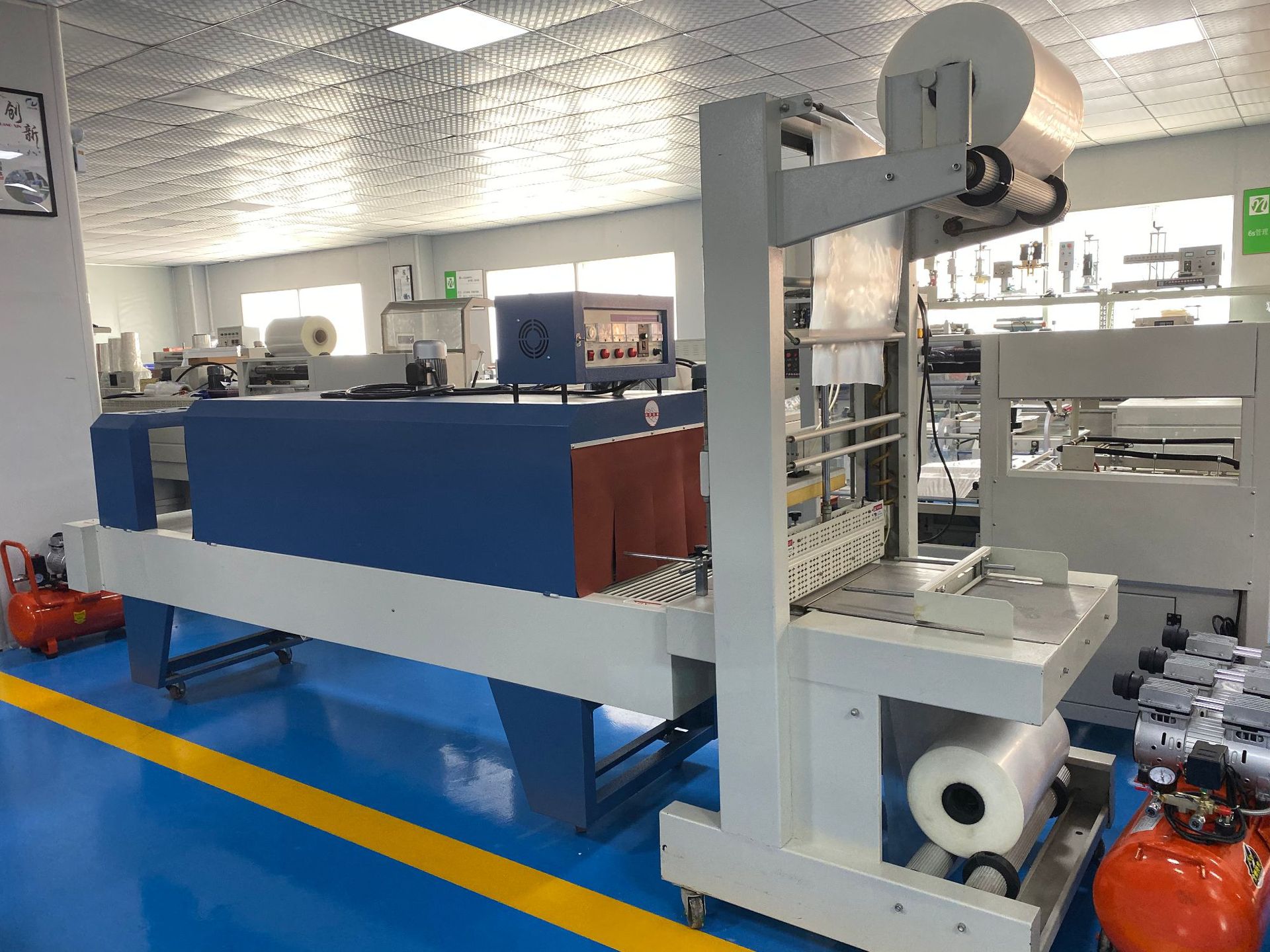 供应TF6540-SAPE膜袖口式收缩膜机 啤酒矿泉水PE膜封切收缩机