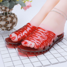 Ůʿ��Ь�Ӽ�ˮ�������и���Ь���eԡ�����lƽ���p���U���OӋ����