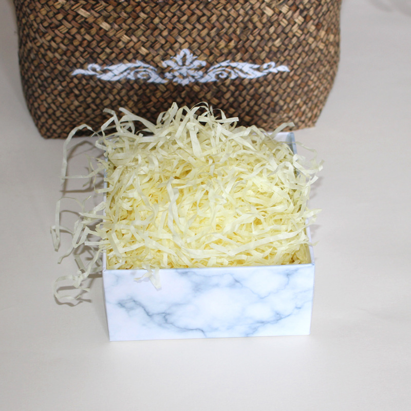 En stock al por mayor color de la rifa de papel desmenuzado caja de regalo caja de caramelo relleno de papel de la rifa caja de regalo ventas directas de la fábrica