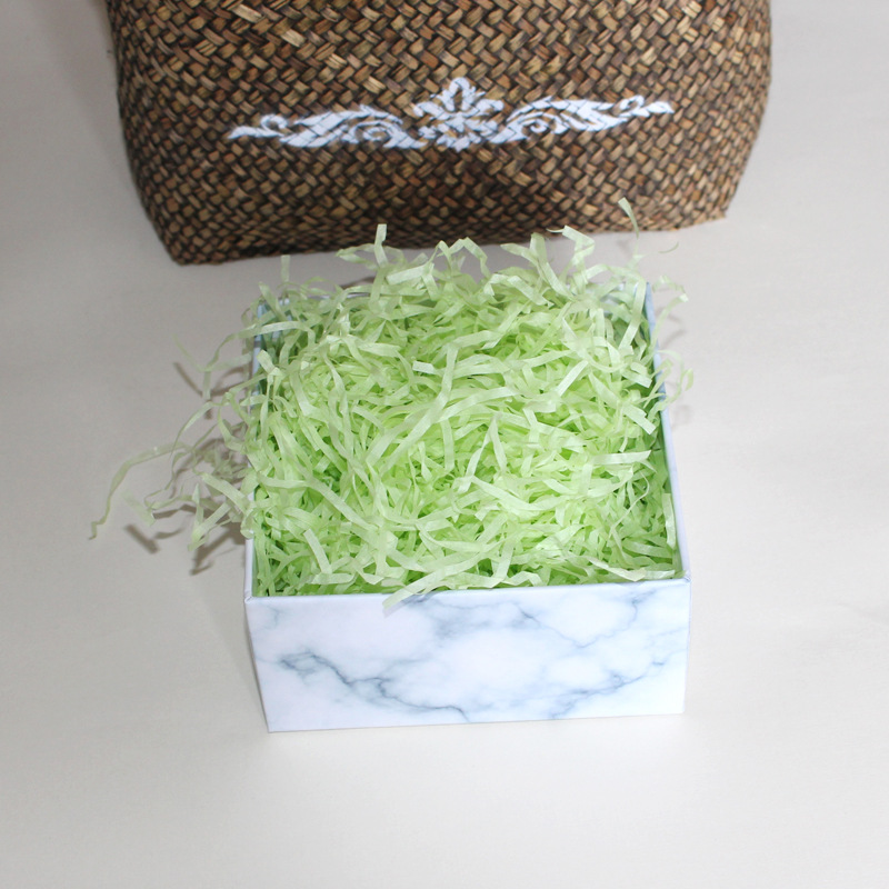 En stock al por mayor color de la rifa de papel desmenuzado caja de regalo caja de caramelo relleno de papel de la rifa caja de regalo ventas directas de la fábrica
