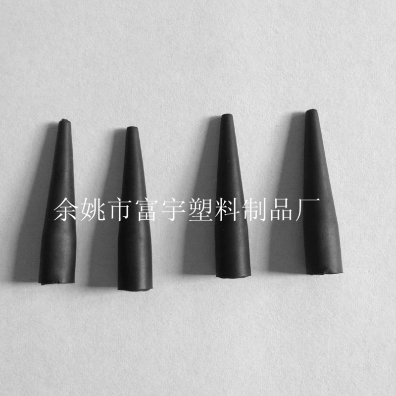 Производитель изготовил на заказ черные резиновые наконечники для оптоволоконных пигтейлов размером 6,35*30,5 мм, детали для соединительных кабелей.