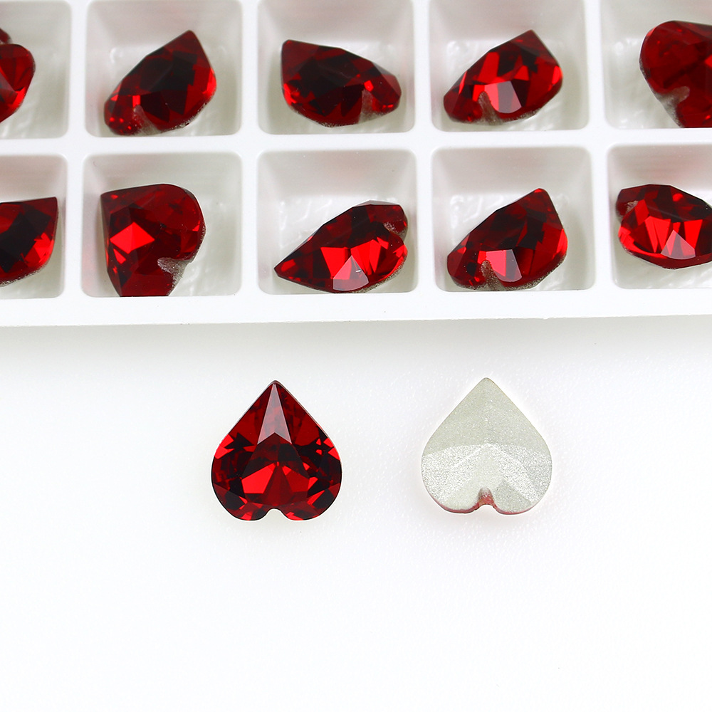 Dongzhou Crystal 6.5MM diamante de vidrio de fondo puntiagudo en forma de corazón de melocotón diamante de forma especial con fondo chapado en plata real