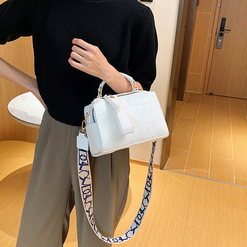 包包小众设计2024新款潮韩版高级质感宽肩带手提斜挎包时尚枕头包