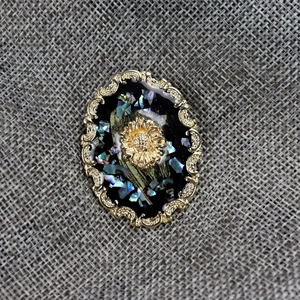 European Palace Retro Photo Frame Abalone Shell Sunflower Oil Painting Style Embossed Enamel Oil Drop Brooch Corsage for Women