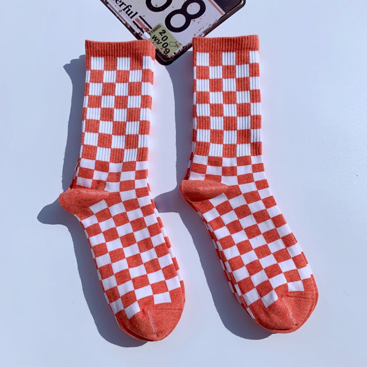 Calcetines de cuadros de tablero de la calle de la moda de los hombres calcetines de la marca de moda europea y americana calcetines de mediados de becerro estilo universitario Plaid algodón Skateboard calcetines deportivos al por mayor