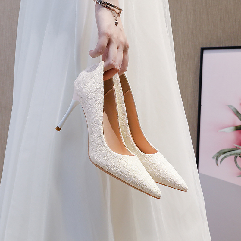 Small Size Wedding Shoes Red Lace Bridesmaid High Heels Women's Pointed Toe Stiletto Shoes 2026 New Large Size Bridal Shoes