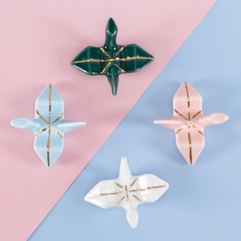 Paper Crane Ceramic Chinese Cute Charming Japanese Creative Home Hotel Tableware Multi-use Chopsticks Rack Paper Crane Ceramic Chinese Cute Charming Japanese Creative Home Hotel Tableware Multi-use Chopsticks Rack