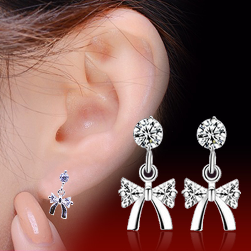 Fashionable earrings with zircon