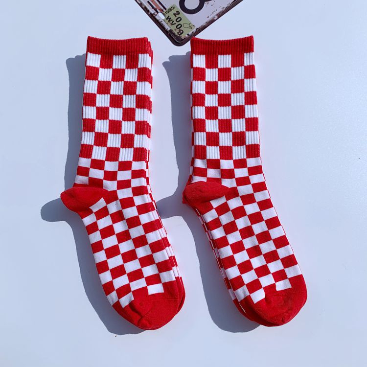 Calcetines de cuadros de tablero de la calle de la moda de los hombres calcetines de la marca de moda europea y americana calcetines de mediados de becerro estilo universitario Plaid algodón Skateboard calcetines deportivos al por mayor