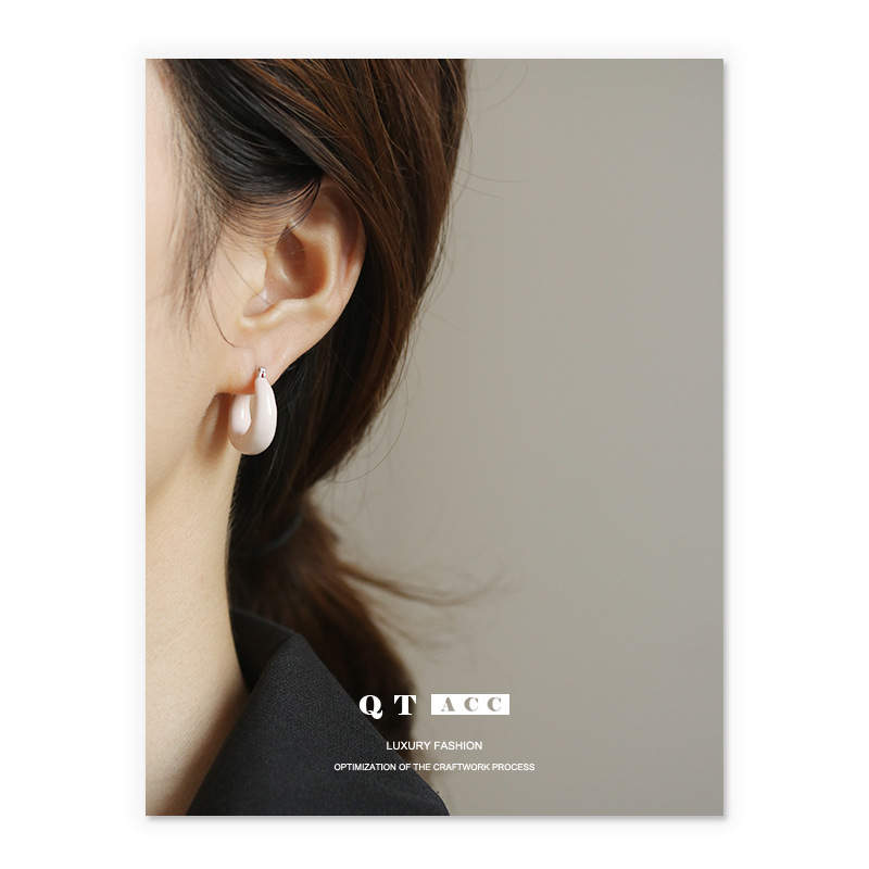 Aceite hecho a mano goteo Hong Kong estilo retro diseño nuevo personalizado moda crema rosa en forma de U pendientes para las mujeres