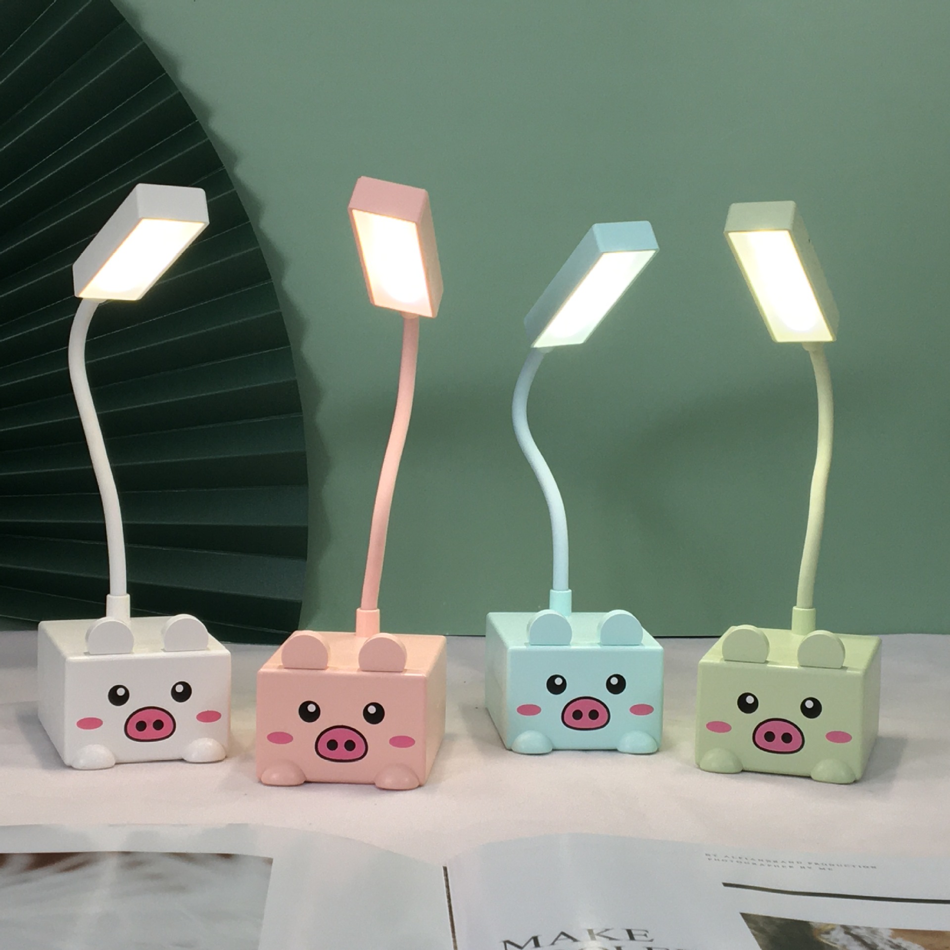 Dibujos Animados creativo plegable LED pequeña lámpara de mesa estudiante aprendizaje ojo protección libro luz USB carga mini luz de la noche