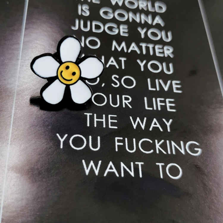 Ins Korean and Japanese Hyuna Sunflower Brooch for Male and Female Students, Cute Pin for Couples and Best Friends, Badge Accessory Trendy Flower Design