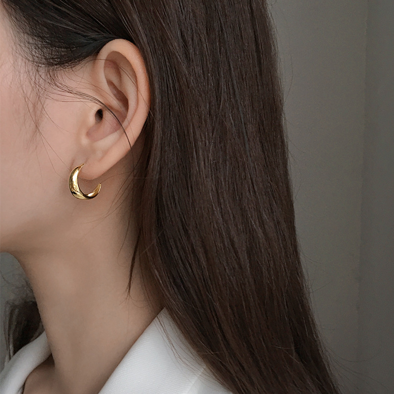 Design elegant fashionable universal earrings