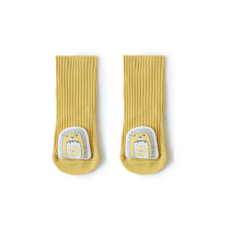 20 años nuevos calcetines para bebés primavera y otoño Muñeca de dibujos animados Calcetines antideslizantes para el piso 0-1-3 años calcetines para bebés recién nacidos niños pequeños