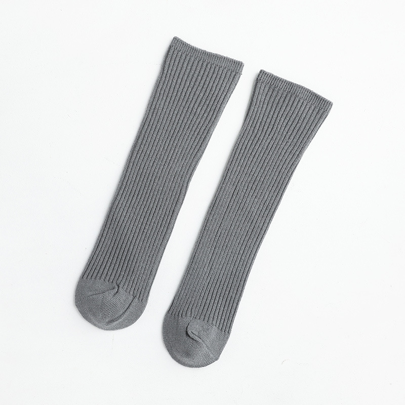 Gris oscuro