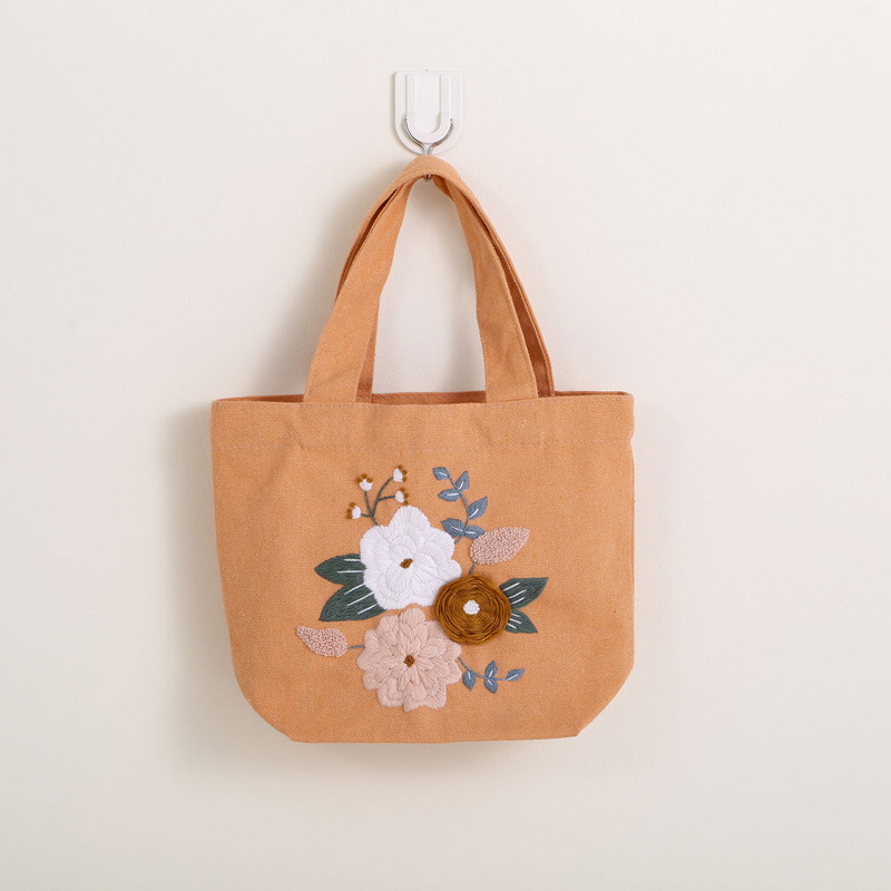 Directo de fábrica bolsa de almuerzo bolsa de lona hecha a mano de tela DIY bordado Europeo material paquete kit de costura