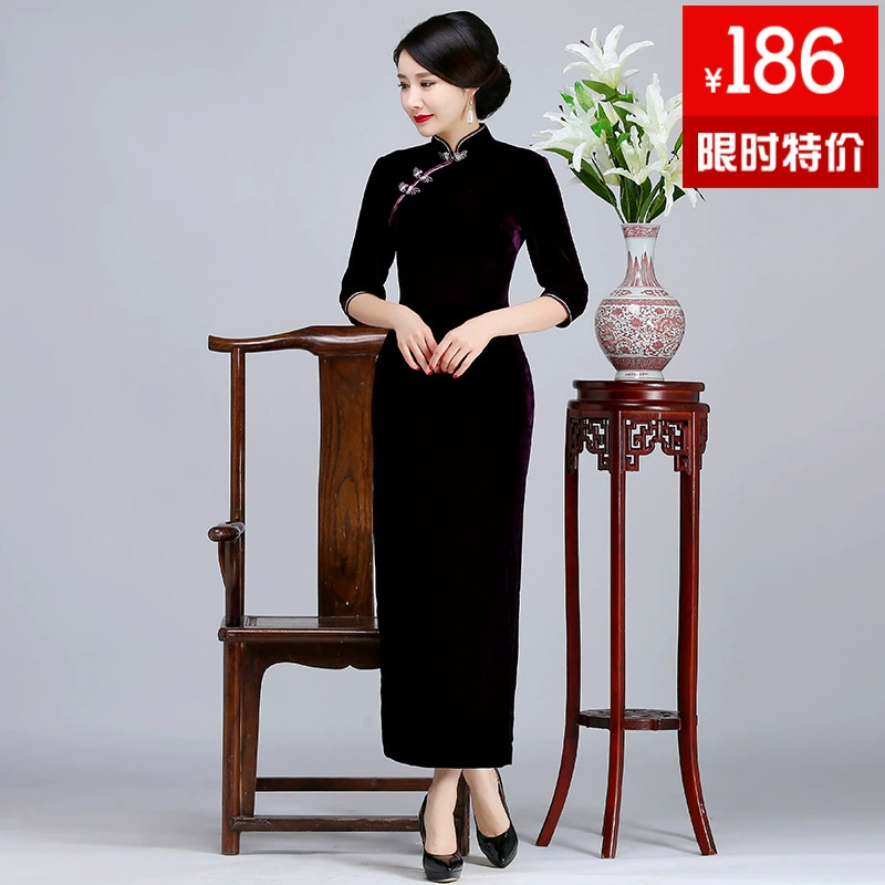 Весенне-осеннее платье-ципао больших размеров, золотистое бархатное, длинное, приталенное, для женщин среднего возраста, цельное, в художественном ретро-стиле.