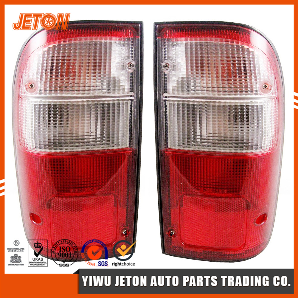 Фонари задние Toyota Hilux 1998-2001 (комплект с проводкой и лампами)