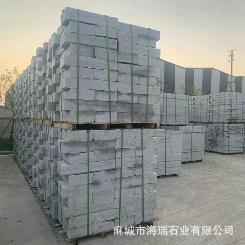 花岗岩石材芝麻白芝麻灰路沿石 广场马路边侧石路缘石芝麻黑道牙