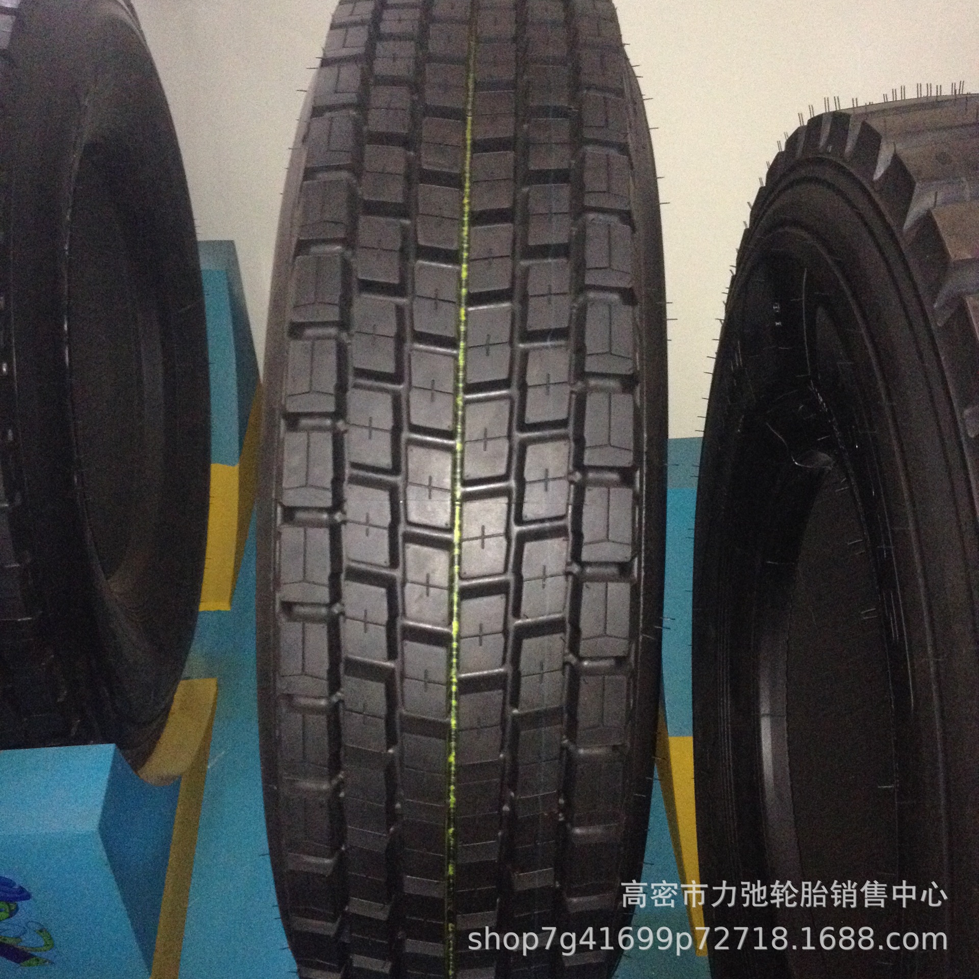 315/80R22.5真空胎麻将块花纹加深厂家批发防扎抗压315/80R22.5