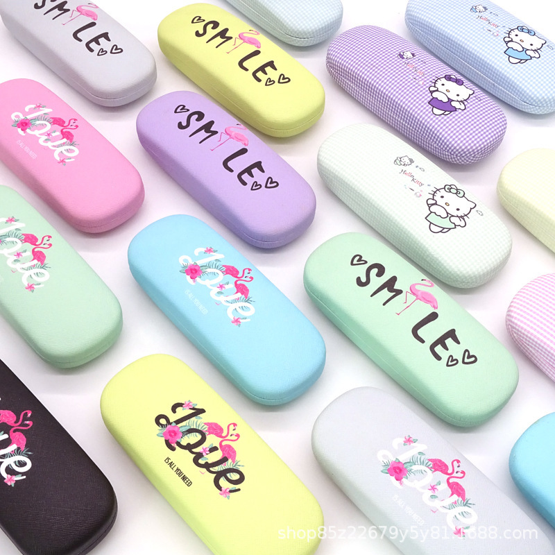 Wholesale supply of male and female students small fresh creative anti-pressure portable glasses case children's glasses case can do logo