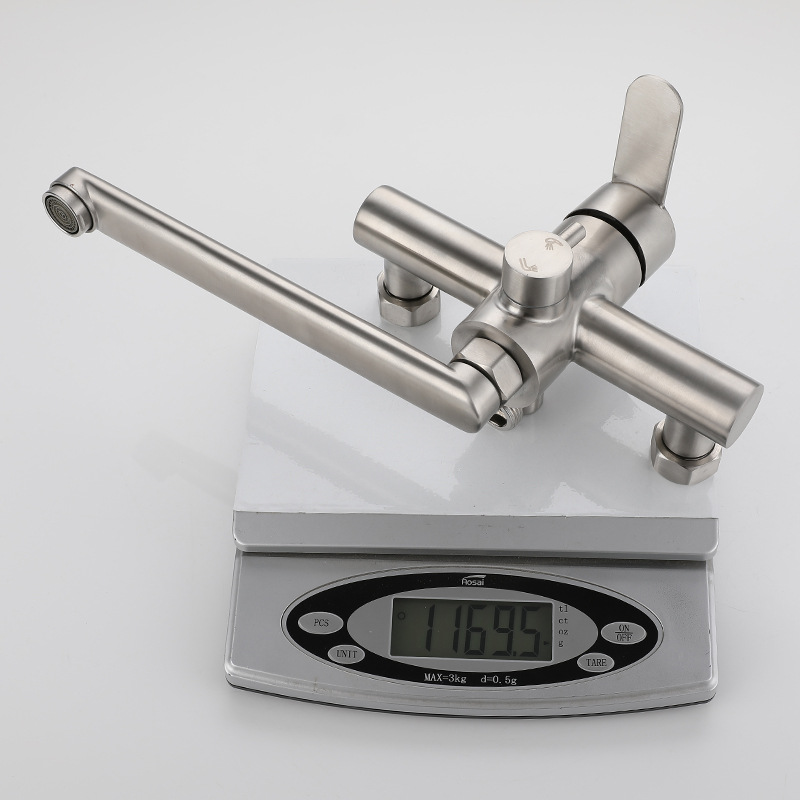 Punch-free 304 caliente y frío de acero inoxidable cepillado montado en la pared de doble agujero grifo del fregadero de la cocina con boquilla de limpieza