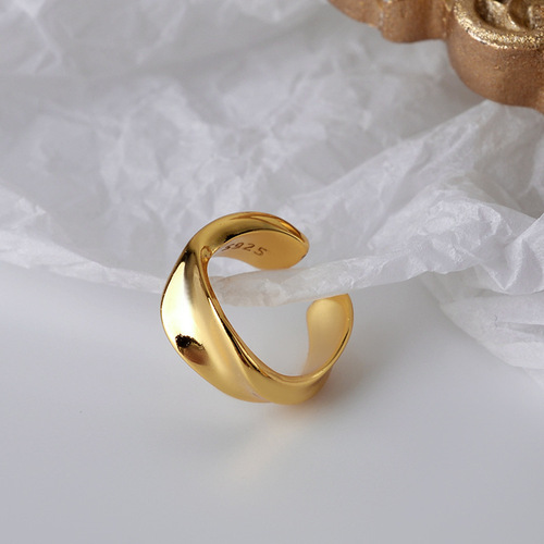 E5072 Korean version simple niche s925 sterling silver twisted ear clip female ins cool style no pierced wavy ear clip