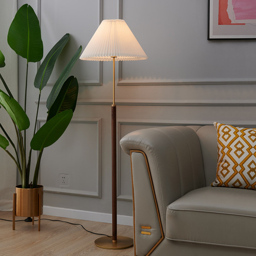Retro floor lamp ins style girl's bedroom living room study bedside Nordic light luxury American walnut floor lamp