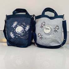 日式新款太空猫斜挎包单肩包手提包两用刺绣布艺补习包通勤