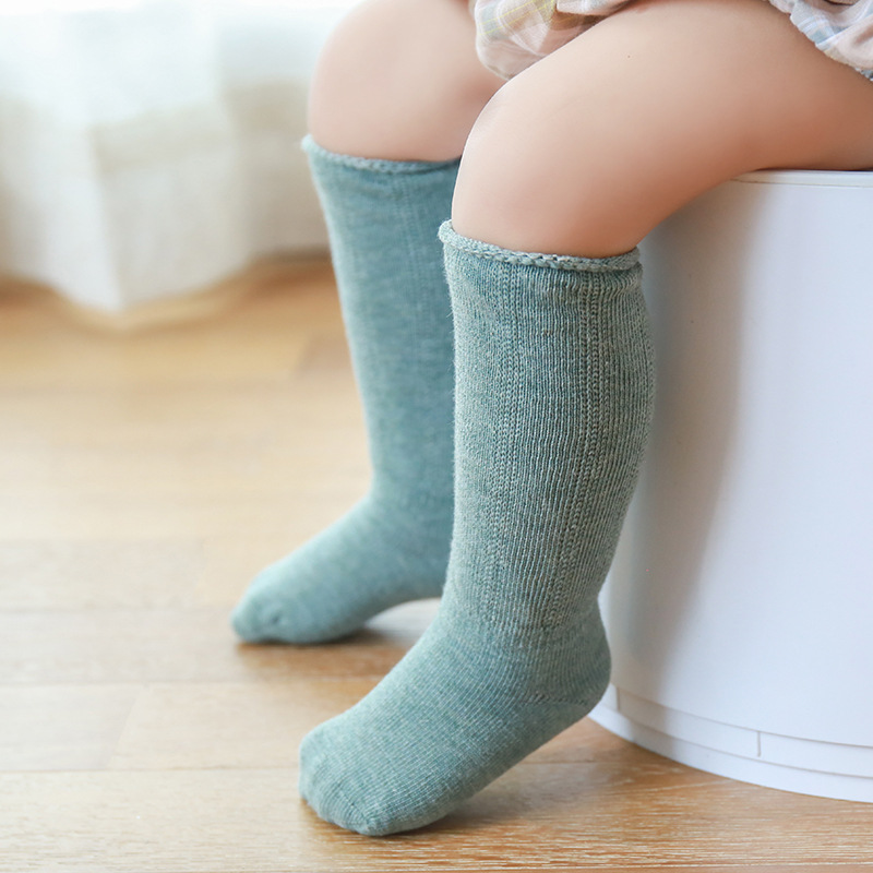 20 nuevos calcetines de pila para niños otoño color sólido bebé calcetines largos de algodón cabeza de costura sin hueso bebé hasta la rodilla calcetines de media pantorrilla