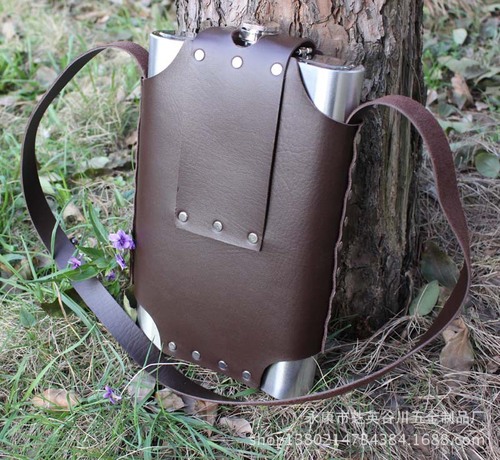 Supply 64 oz portable outdoor water bottle camping stainless steel wine bottle metal wine bottle 3.5 catties water bottle