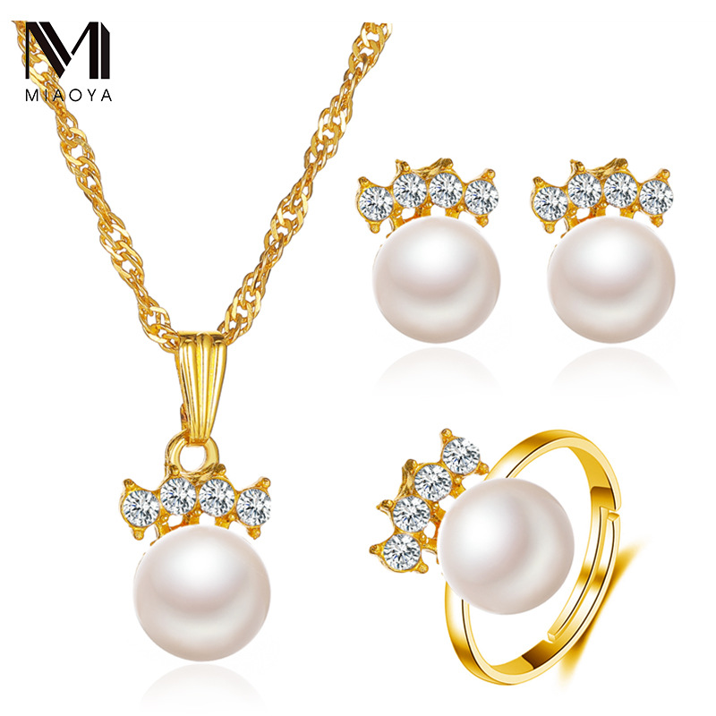 Transfronteriza nuevo traje de perlas temperamento pendientes anillo collar conjunto de tres piezas banquete de boda ropa joyería al por mayor