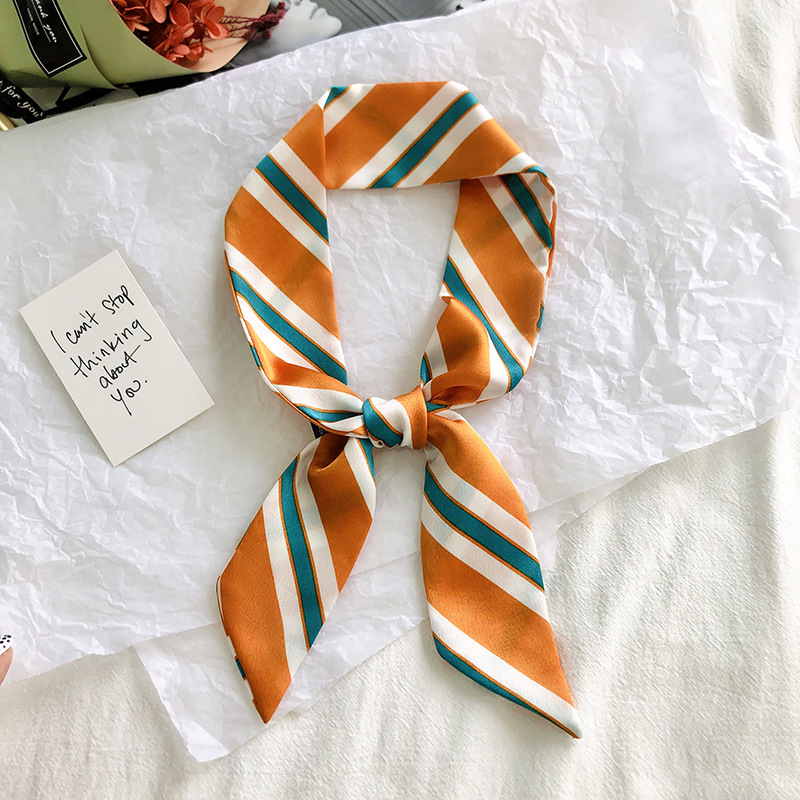 Primavera y otoño coreano bufandas de seda estrechas de decoración de banda larga impresión de seda simulada bufandas de ángulo agudo al por mayor en stock