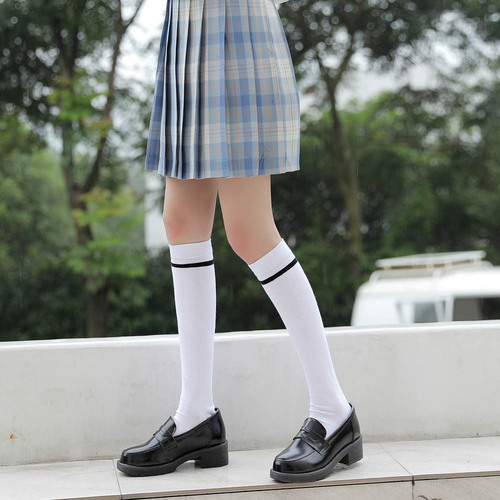 Japanese-style knee-high sock trend: Japan-Korea-inspired JK calf socks & tall stockings—autumn/winter collection, featuring solid-color mid-calf and high-cut styles for women.