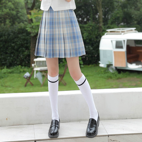Japanese-style knee-high sock trend: Japan-Korea-inspired JK calf socks & tall stockings—autumn/winter collection, featuring solid-color mid-calf and high-cut styles for women.