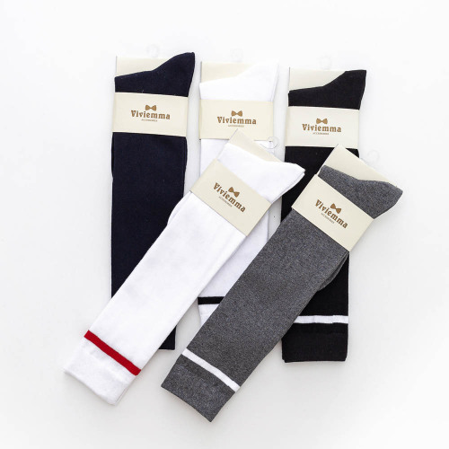 Japanese-style knee-high sock trend: Japan-Korea-inspired JK calf socks & tall stockings—autumn/winter collection, featuring solid-color mid-calf and high-cut styles for women.