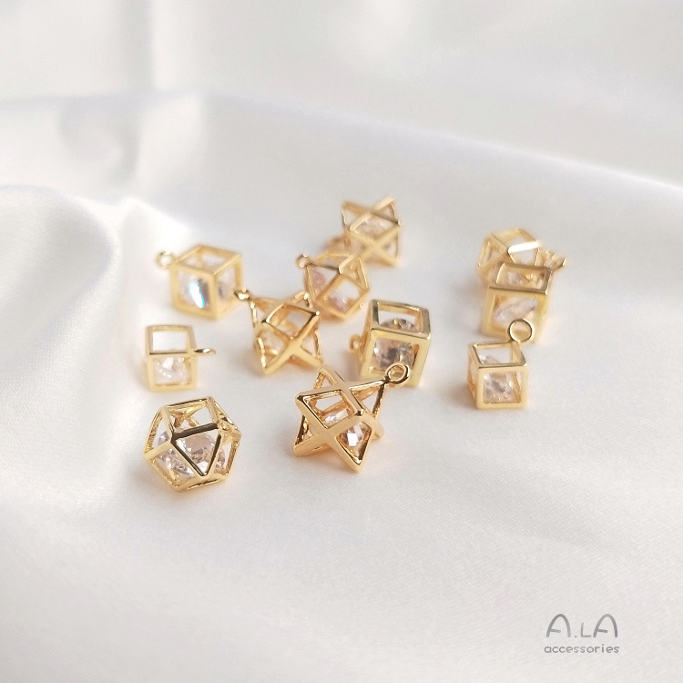 Three dimensional square agile pendant with zircon