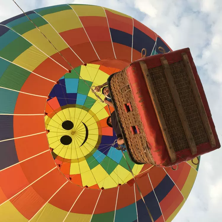 生产载人升空热气球   六至十二级球   乘员3-20人飞行多功能户外