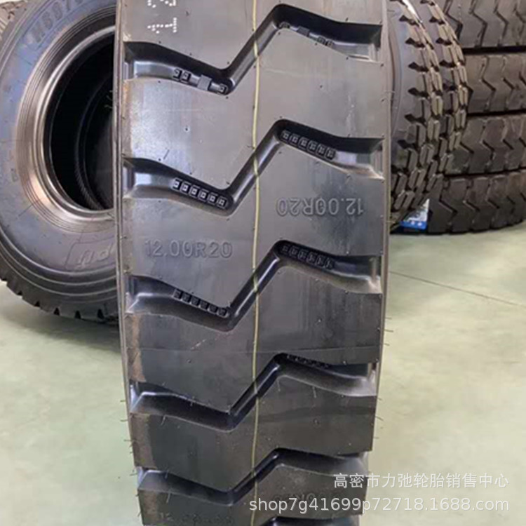 825R20货车轮胎现货钢丝胎矿山花纹重载防扎汽车轮胎批发825r20