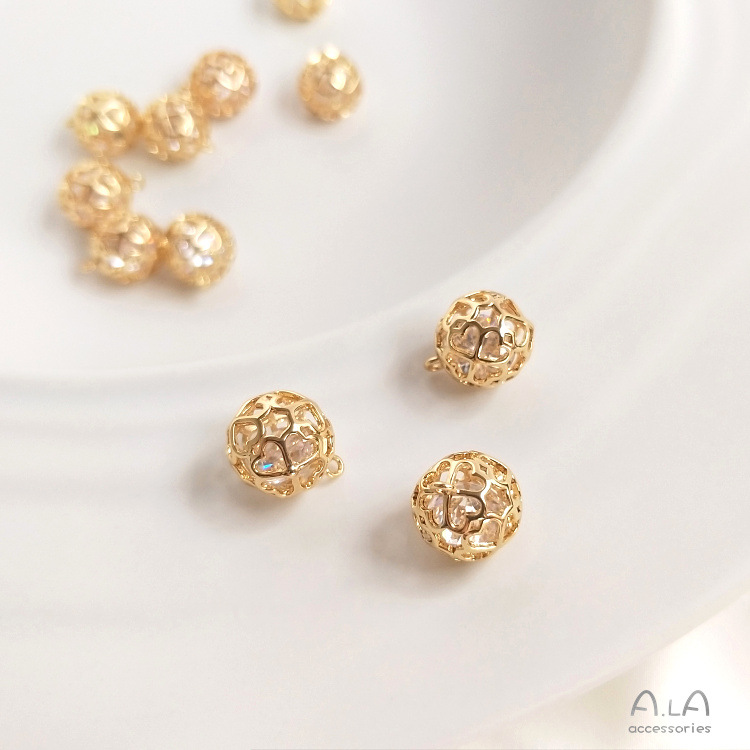 Agile pendant with zircon