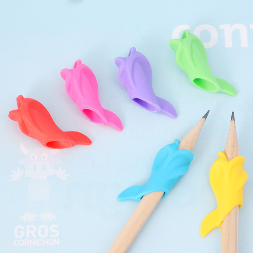 Wholesale small fish pen holder for primary school students to practice calligraphy and writing correction device for kindergarten silicone pencil set for children's stationery