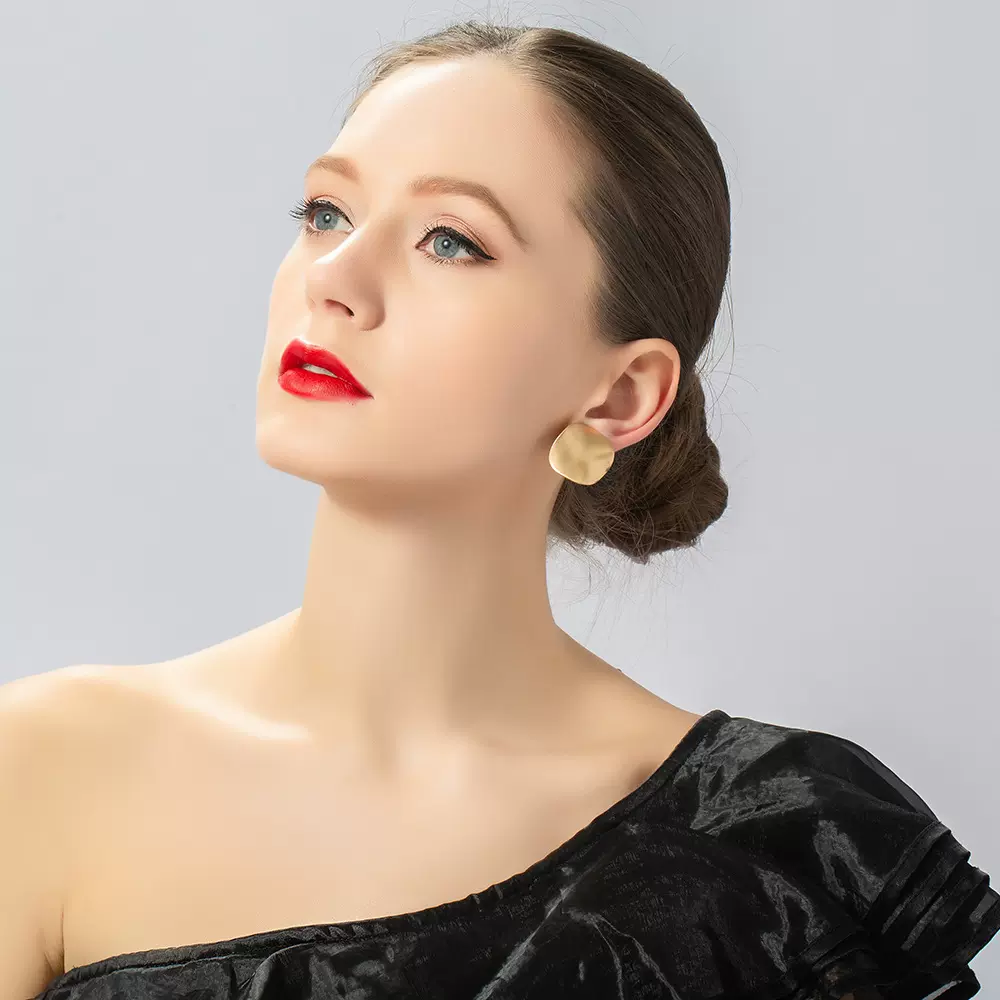 亚马逊跨境热销欧美小巧精致耳环时尚个性圆形扭百搭女款耳夹批发