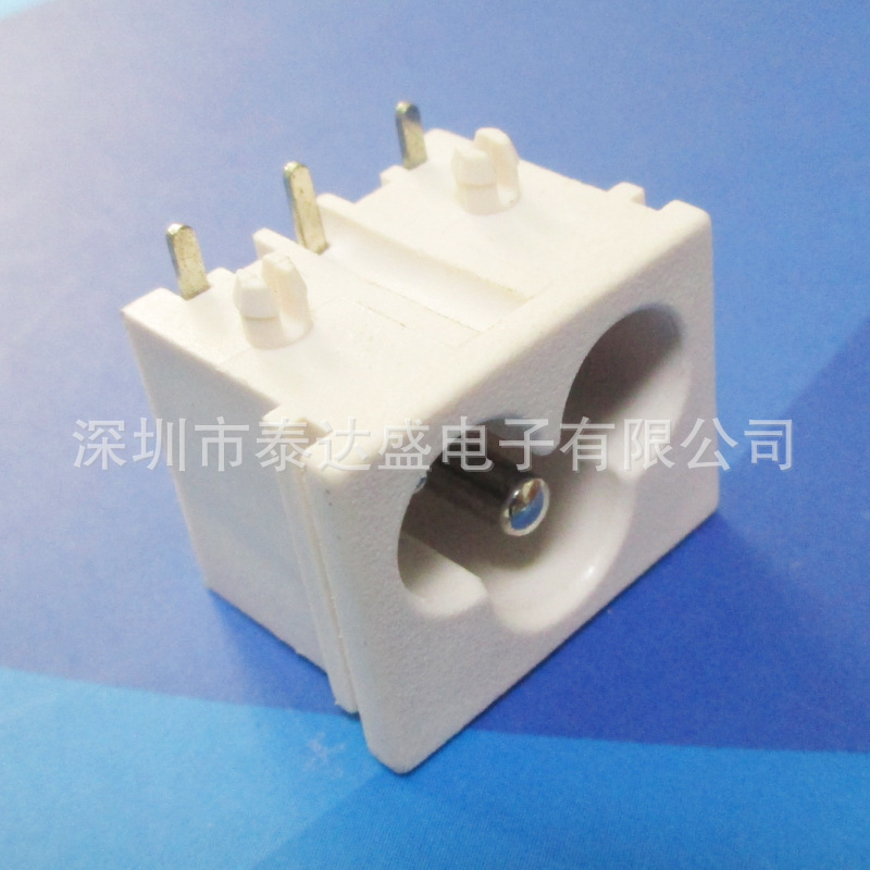 双定位柱白色小梅花尾AC输入接口23*18全铜ROHS阻燃料7A插座LH-6