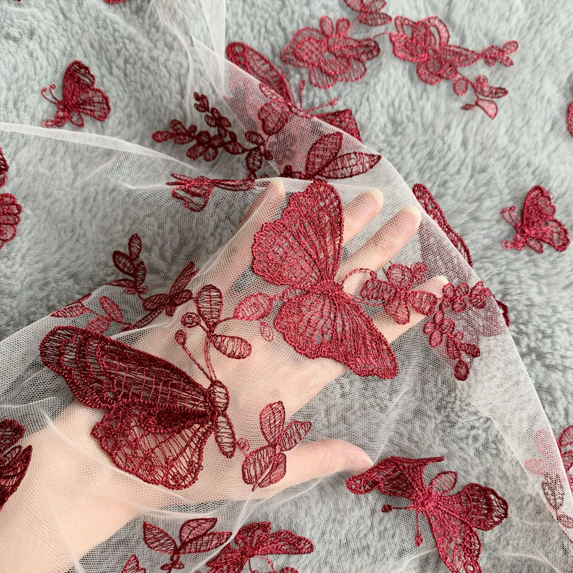 Fabrica directa hilo de malla bordado gancho flor tridimensional mariposa hilo de malla ropa de niños ropa de vestido sin balta tela de malla