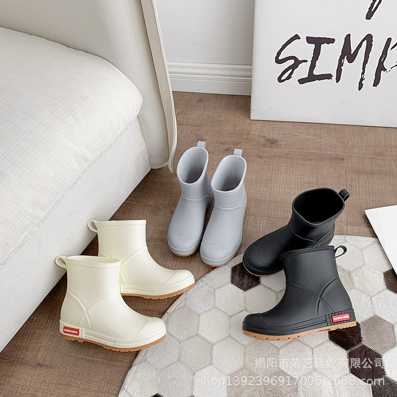 New Fashionable Rain Boots for Women, Waterproof, Non-Slip, Mid-Calf Water Boots, Frosted Rubber Shoes, Men's and Women's Rain Boots, Manufacturer's Spot Wholesale New Fashionable Rain Boots for Women, Waterproof, Non-Slip, Mid-Calf Water Boots, Frosted Rubber Shoes, Men's and Women's Rain Boots, Manufacturer's Spot Wholesale